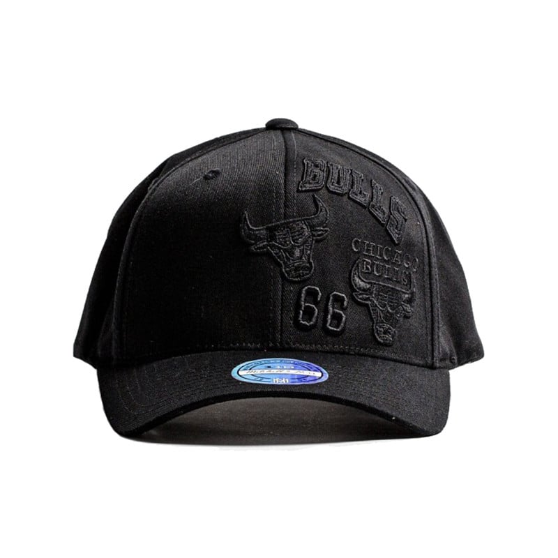 black chicago bulls hat