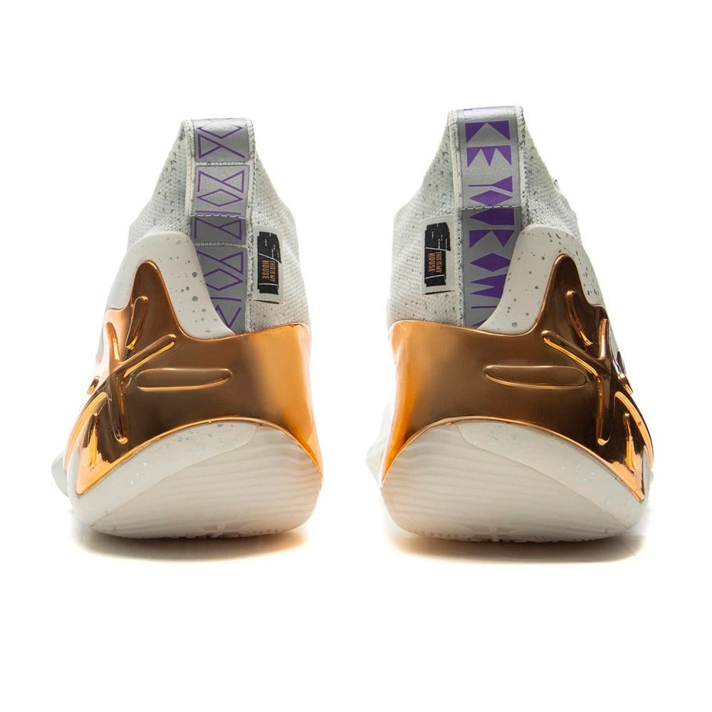 Li-Ning Way of Wade 11 Statue