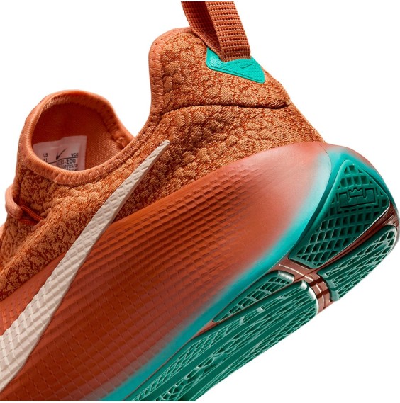 Comprar Zapatillas LeBron TR 1 Better With Age | 24Segons