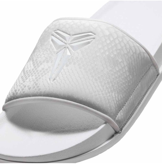 Acquista le infradito Nike Kobe Offcourt Slide Triple White | 24Segons