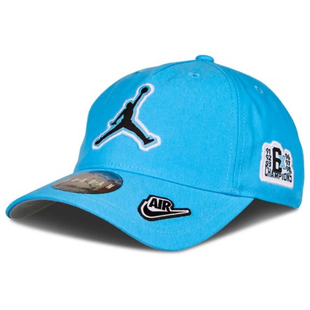 Acquista il cappellino junior Jordan Curve Brim University Blue | 24Segons