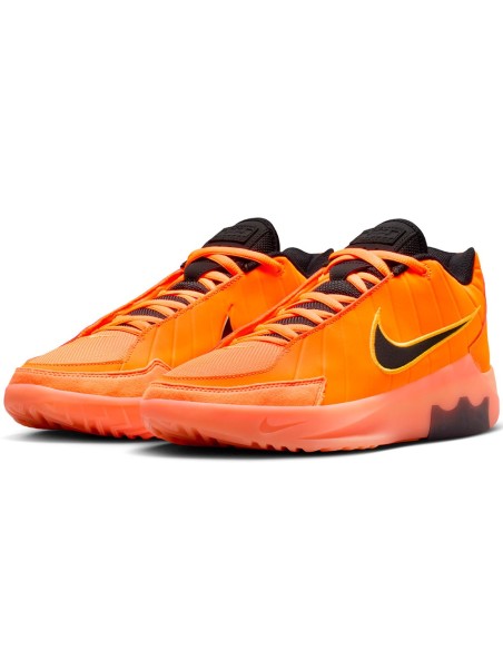 Acquista le scarpe da ginnastica di Halloween LeBron Witness 9 24Segons