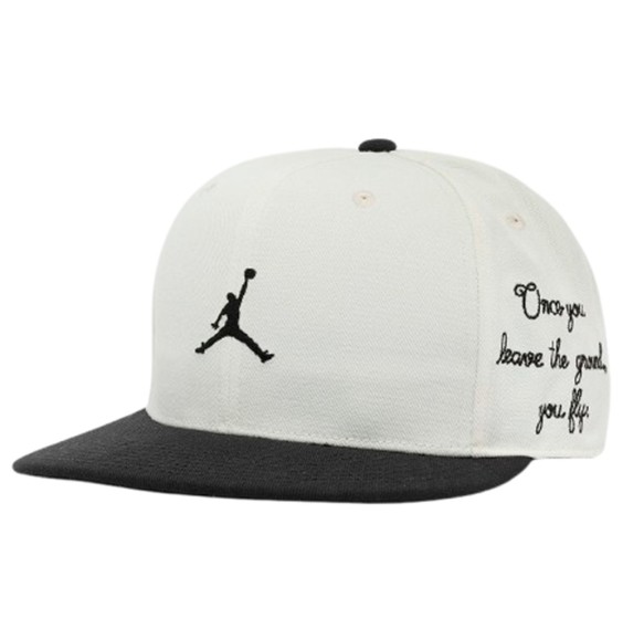 Acquista il cappellino Jordan Pro Jumpman Text Sail Black | 24Segons