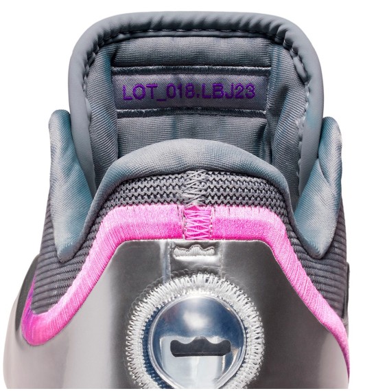 Comprar Sabatilles LeBron XXIII Bubble Boy | 24Segons