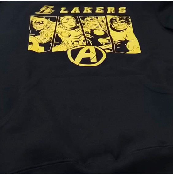 Acquista la felpa junior nera dei Lakers Marvel Avengers 24Segons