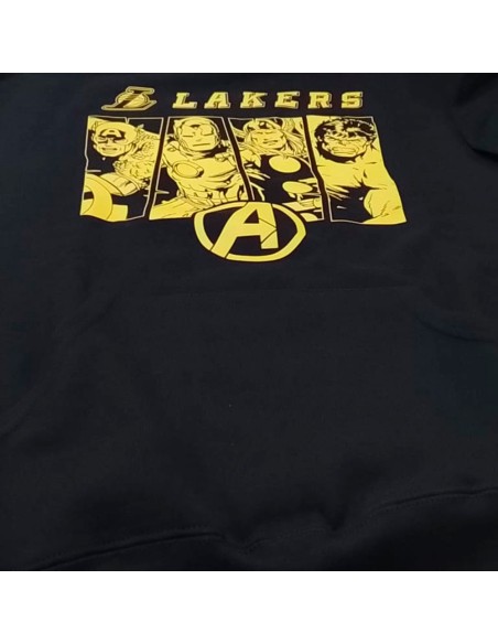 Acquista la felpa junior nera dei Lakers Marvel Avengers 24Segons