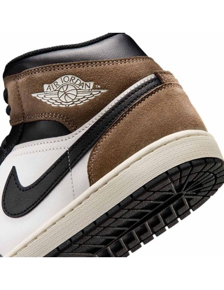 Acheter des baskets Air Jordan 1 Mid Black Palomino | 24Segons
