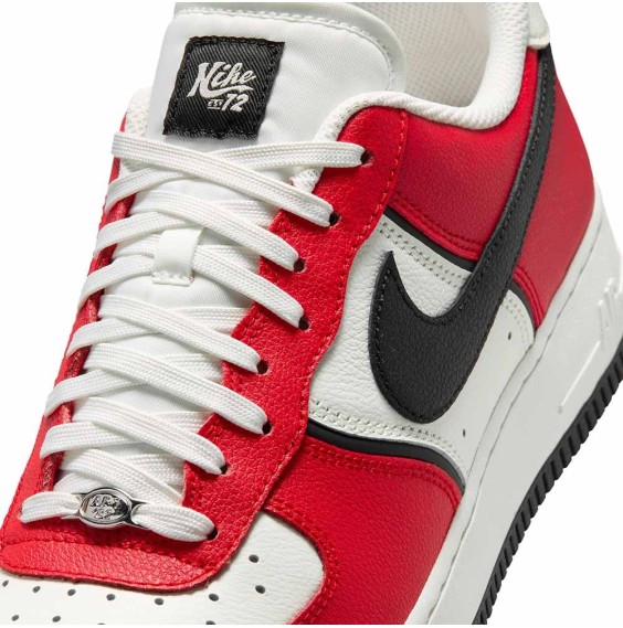 Achetez les baskets Nike Air Force 1 Low '07 LV8 University Red Sail Black | 24Segons