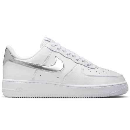 Acquista le sneakers Nike Air Force 1 '07 SE White Metallic Silver da donna | 24Segons