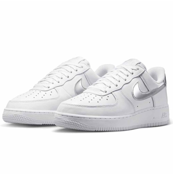 Acquista le sneakers Nike Air Force 1 '07 SE White Metallic Silver da donna | 24Segons