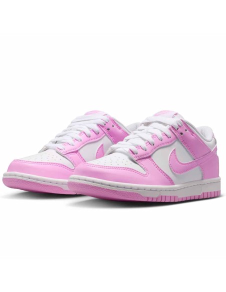 Achetez les baskets Nike Dunk Low Junior blanches et roses | 24Segons