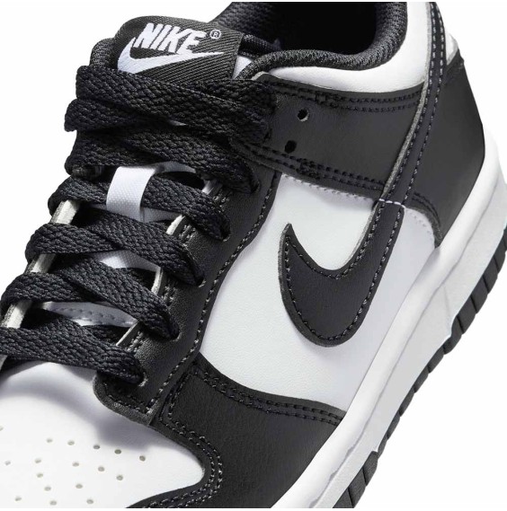 Achetez les baskets Nike Dunk Low blanches et noires pour junior | 24Segons