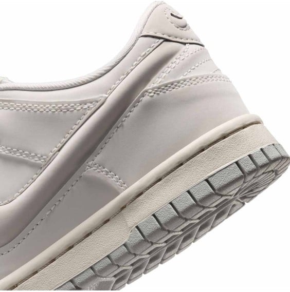 Acquista le scarpe Nike Dunk Low Junior Sail Light Bone | 24Segons